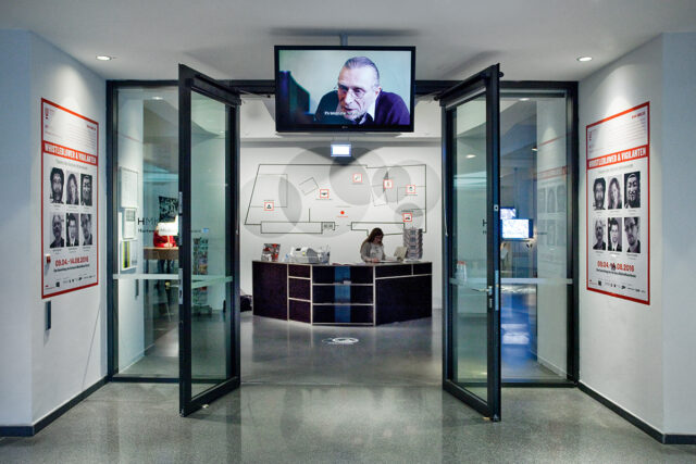 Whistleblowers & Vigilantes. Figures of Digital Resistance