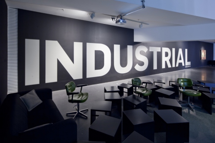 5507 1 2013 NIF Industrial Matinee Martini Plattenauflegen