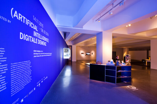 Ausstellungsansicht „(Artificial Intelligence) Digitale Demenz“ 14.11.2015 - 06.03.2016 im HMKV (Hartware MedienKunstVerein) im Dortmunder U