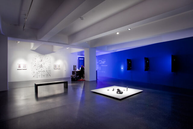 Ausstellungsansicht „(Artificial Intelligence) Digitale Demenz“ 14.11.2015 - 06.03.2016 im HMKV (Hartware MedienKunstVerein) im Dortmunder U