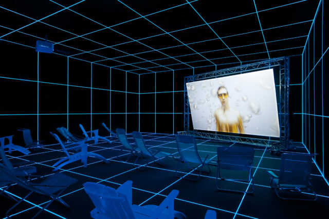 „Hito Steyerl: Factory of The Sun“ im HMKV auf der Ebene 6 des Dortmunder U vom 05. Juni - 28. August 2016