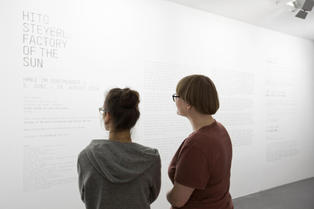 „Hito Steyerl: Factory of The Sun“ im HMKV auf der Ebene 6 des Dortmunder U vom 05. Juni - 28. August 2016