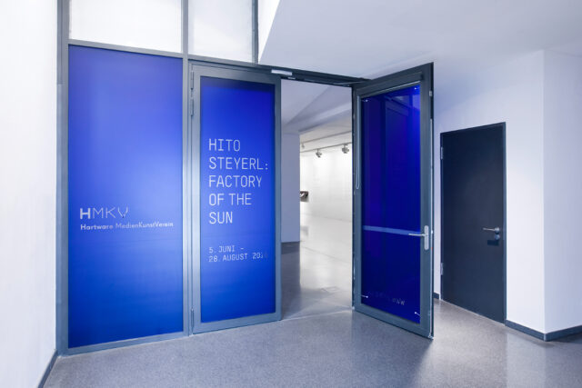 „Hito Steyerl: Factory of The Sun“ im HMKV auf der Ebene 6 des Dortmunder U vom 05. Juni - 28. August 2016