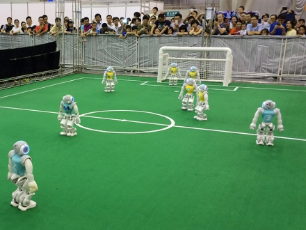 7984 1 2015 AID Meet and Greet Roboter