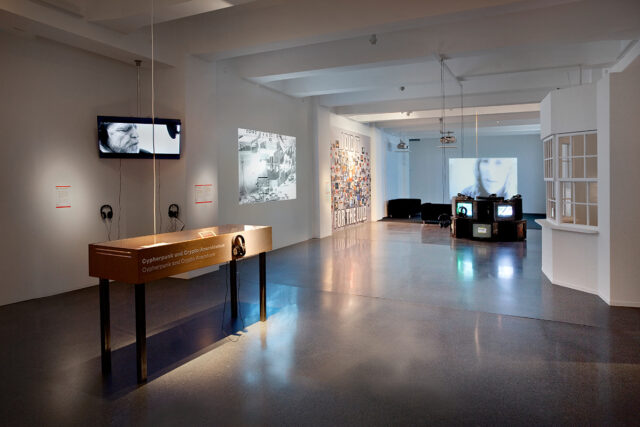Ausstellungsansicht „Whistleblower & Vigilanten. Figuren des digitalen Widerstands“ Laufzeit: 09.04.2016 - 14.08.2016 im HMKV im Dortmunder U
