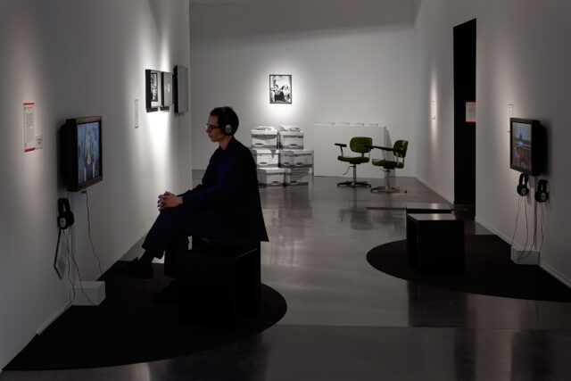 Ausstellungsansicht „Whistleblower & Vigilanten. Figuren des digitalen Widerstands“ Laufzeit: 09.04.2016 - 14.08.2016 im HMKV im Dortmunder U