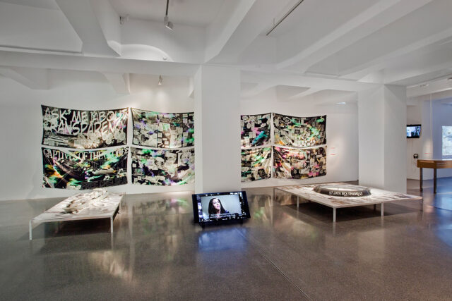 Mixed-Media-Installation „Black Transparency", 2014 von Metahaven