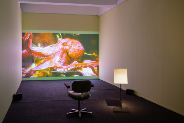 Monira Al Qadiri, „Divine Memory“, 2019

In der Ausstellung „25 von 78 – Internationale Medienkunst aus der Reihe HMKV Video des Monats“
02. Juni 2020 - 20. September 2020. Foto: Mark Ansorg