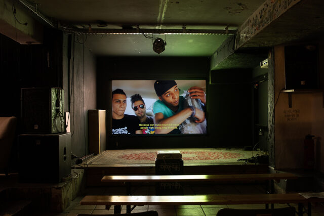 Salma El Tarzi, „Underground/On the Surface“, 2013. In der Ausstellung „Can’t Get You Out of My Head“, HMKV, Rekorder, 26. Juni 2021 – 08. August 2021, Foto: Julia Reschucha