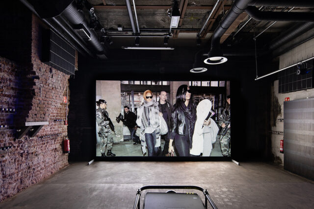 Arthur Jafa, „APEX“, 2013. In der Ausstellung „Can’t Get You Out of My Head“, HMKV, Tresor.West, 26. Juni 2021 – 08. August 2021, Foto: Julia Reschucha