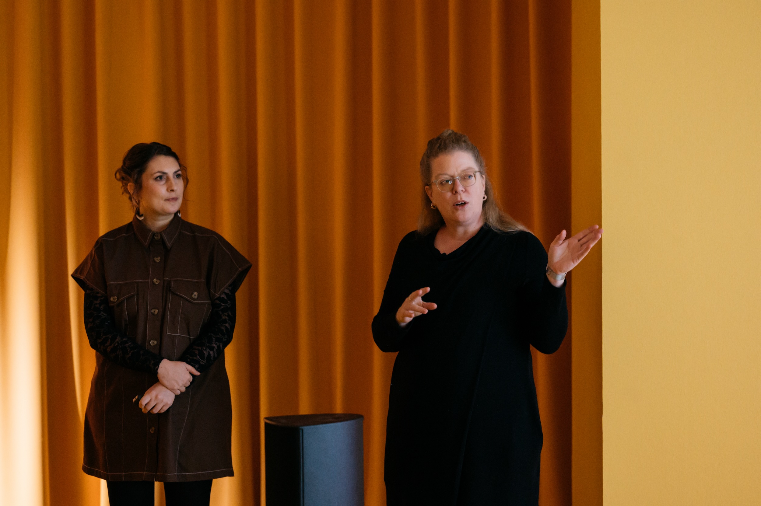 Führung Inke und Silke c Daniel Sadrowski 6160 Komp